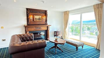 Suite | Living area | Flat-screen TV