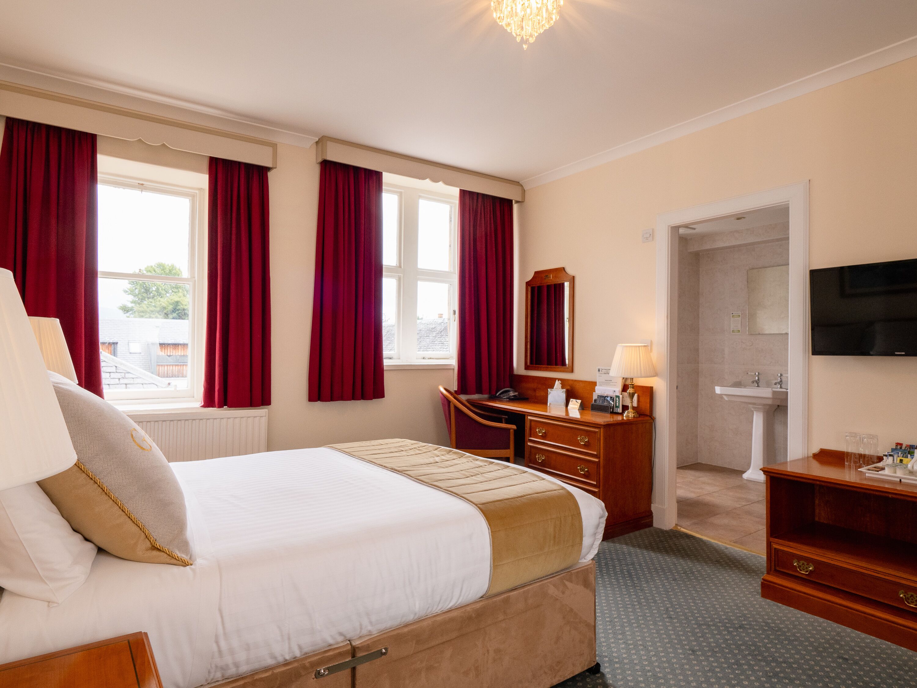 1 bedroom, desk, free wifi, bed sheets