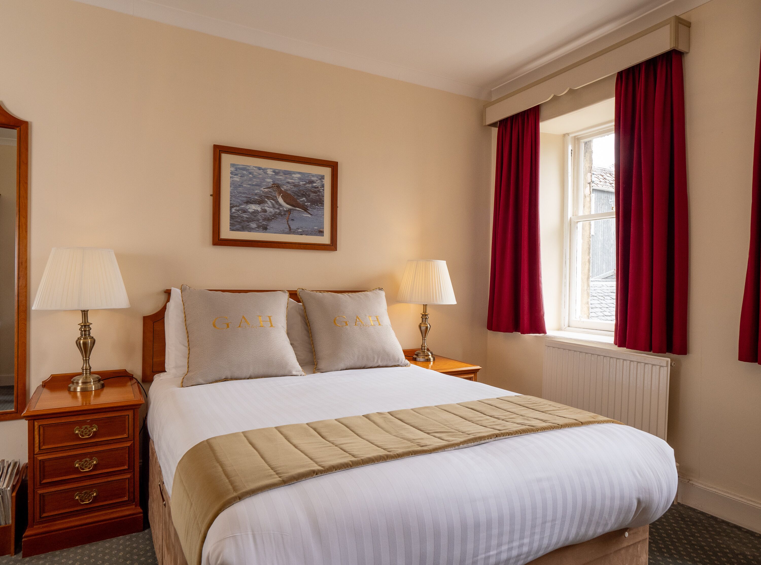 1 bedroom, desk, free wifi, bed sheets