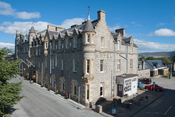 Terrace/patio - The Grant Arms Hotel (Grantown-on-Spey)
