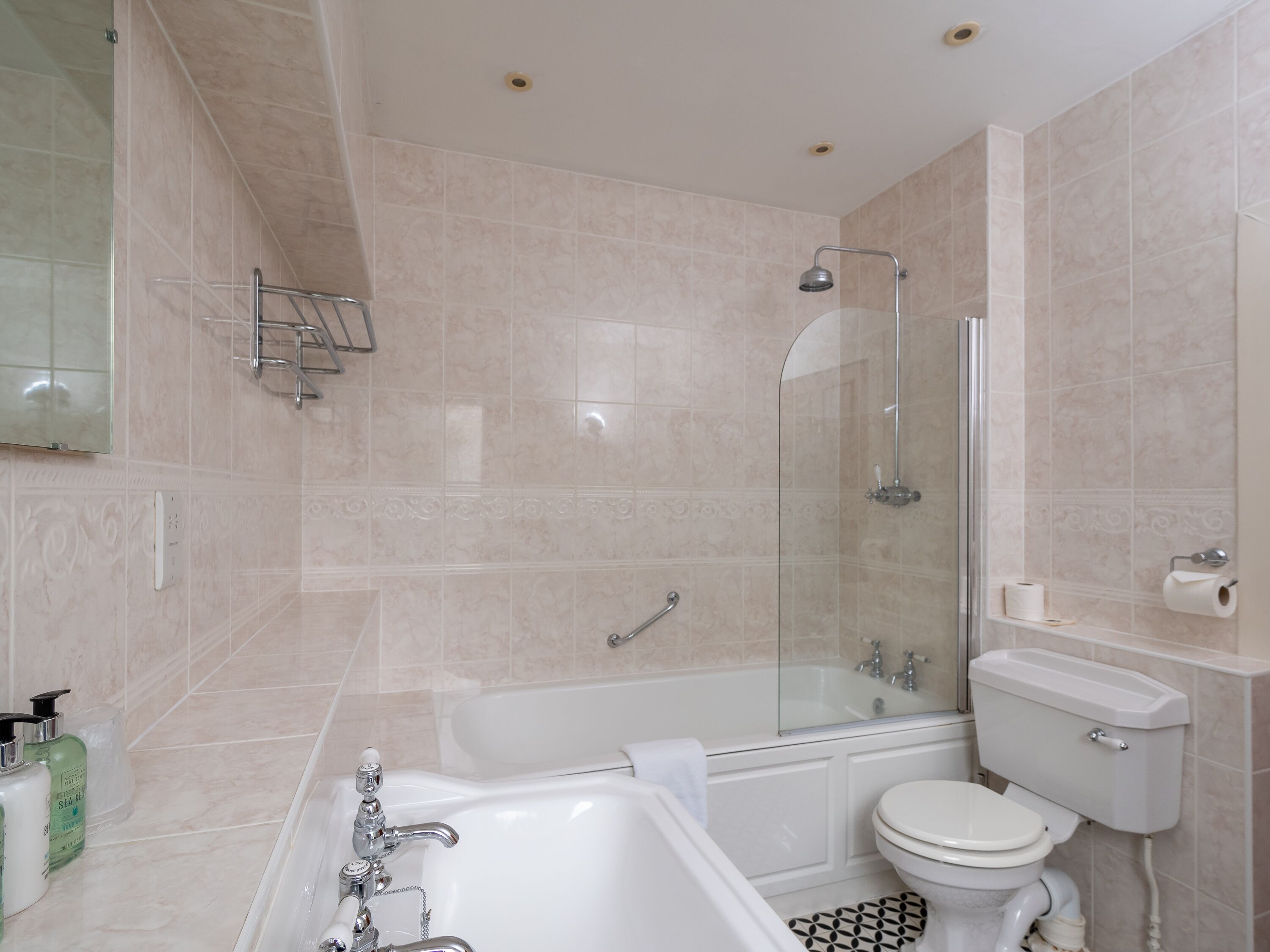 combined shower/bathtub, eco-friendly toiletries, hair dryer, towels