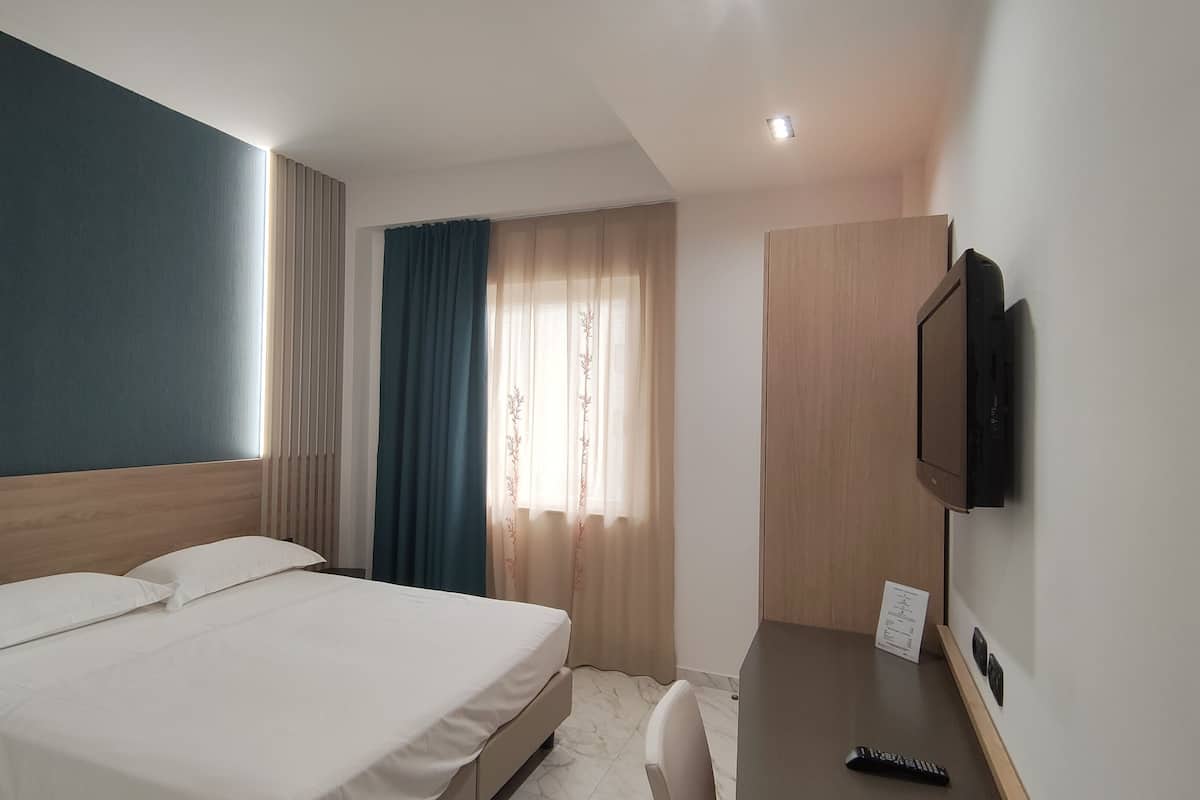 Minibar, in-room safe, desk, soundproofing