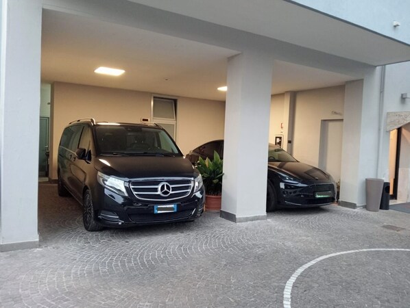 Free self-parking - Hotel Maiuri (Pompei)