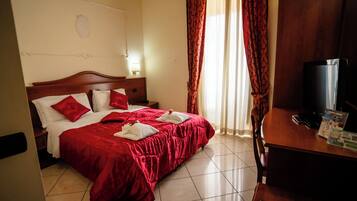 Hochwertige Bettwaren, Daunenbettdecken, Minibar, Zimmersafe