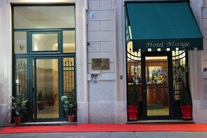 Exterior - Mirage (Rome)