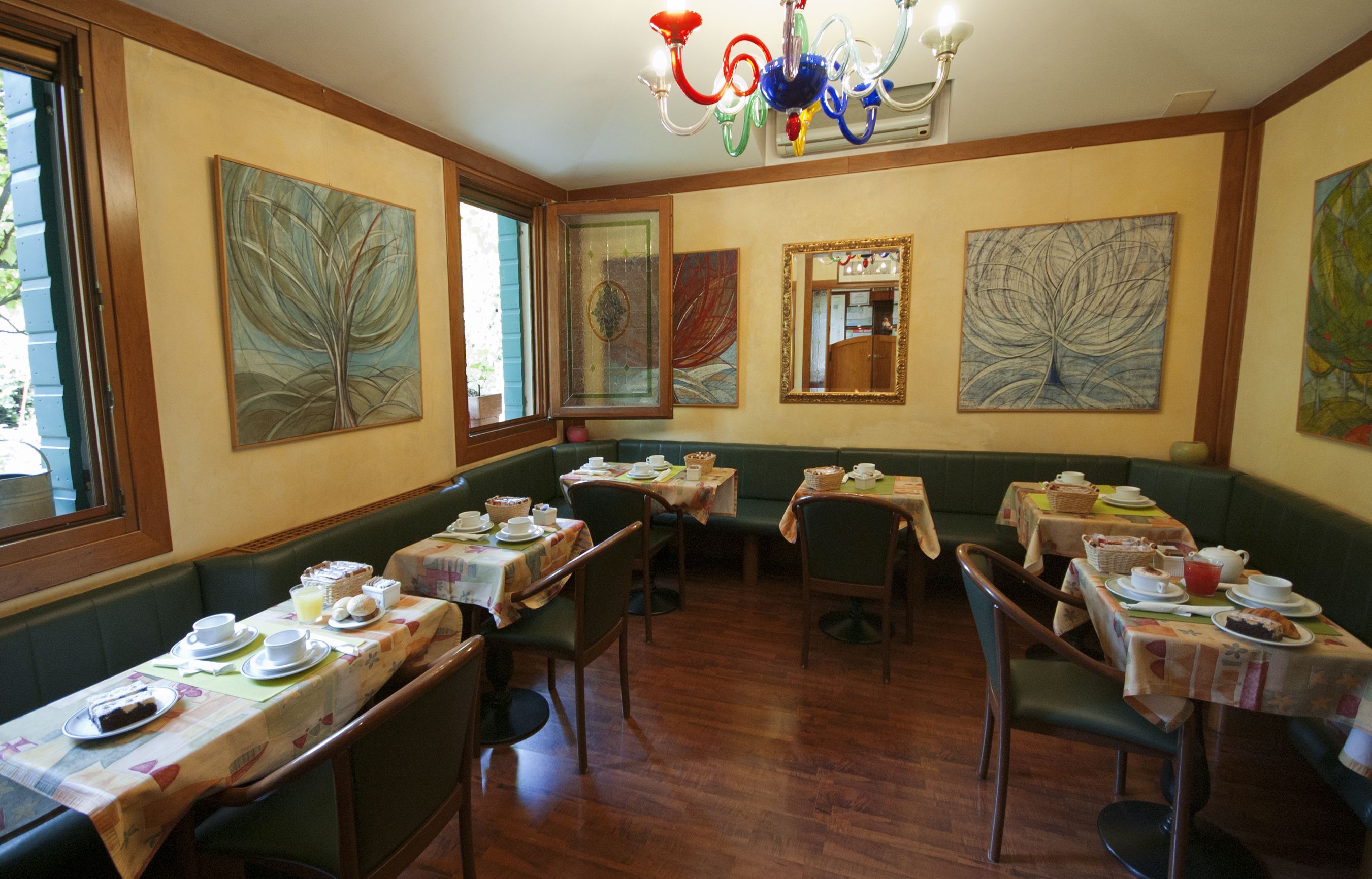 breakfast (eur 7 per person)