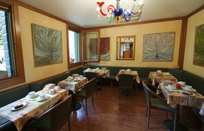 Frühstück (7 EUR pro Person)