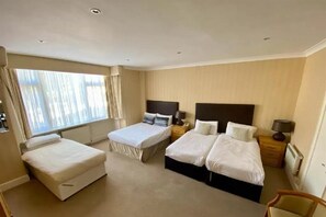 Free WiFi, bed sheets - Hinton Firs Hotel (Bournemouth)