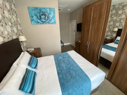 Hinton Firs Hotel