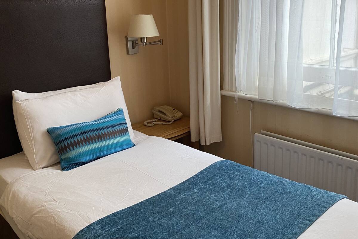 Free WiFi, bed sheets