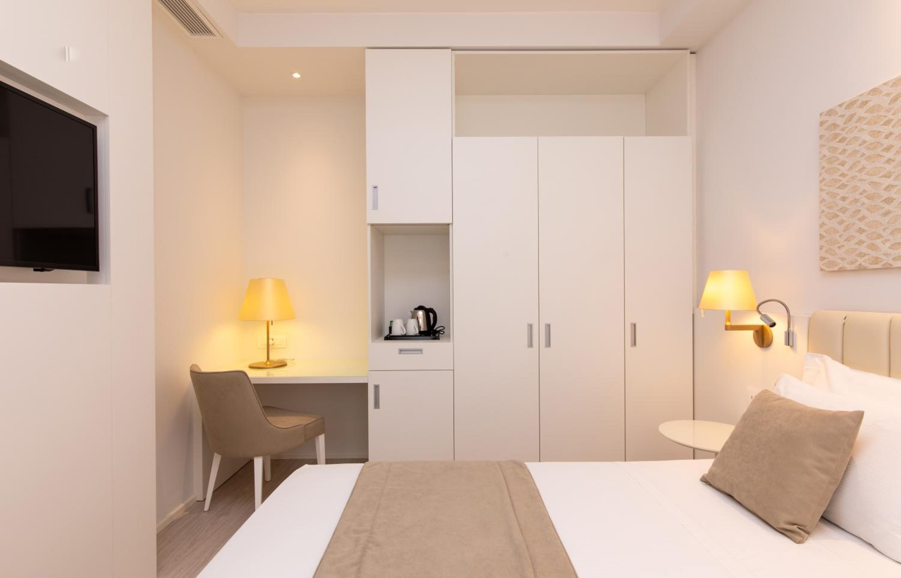 1 bedroom, in-room safe, desk, laptop workspace