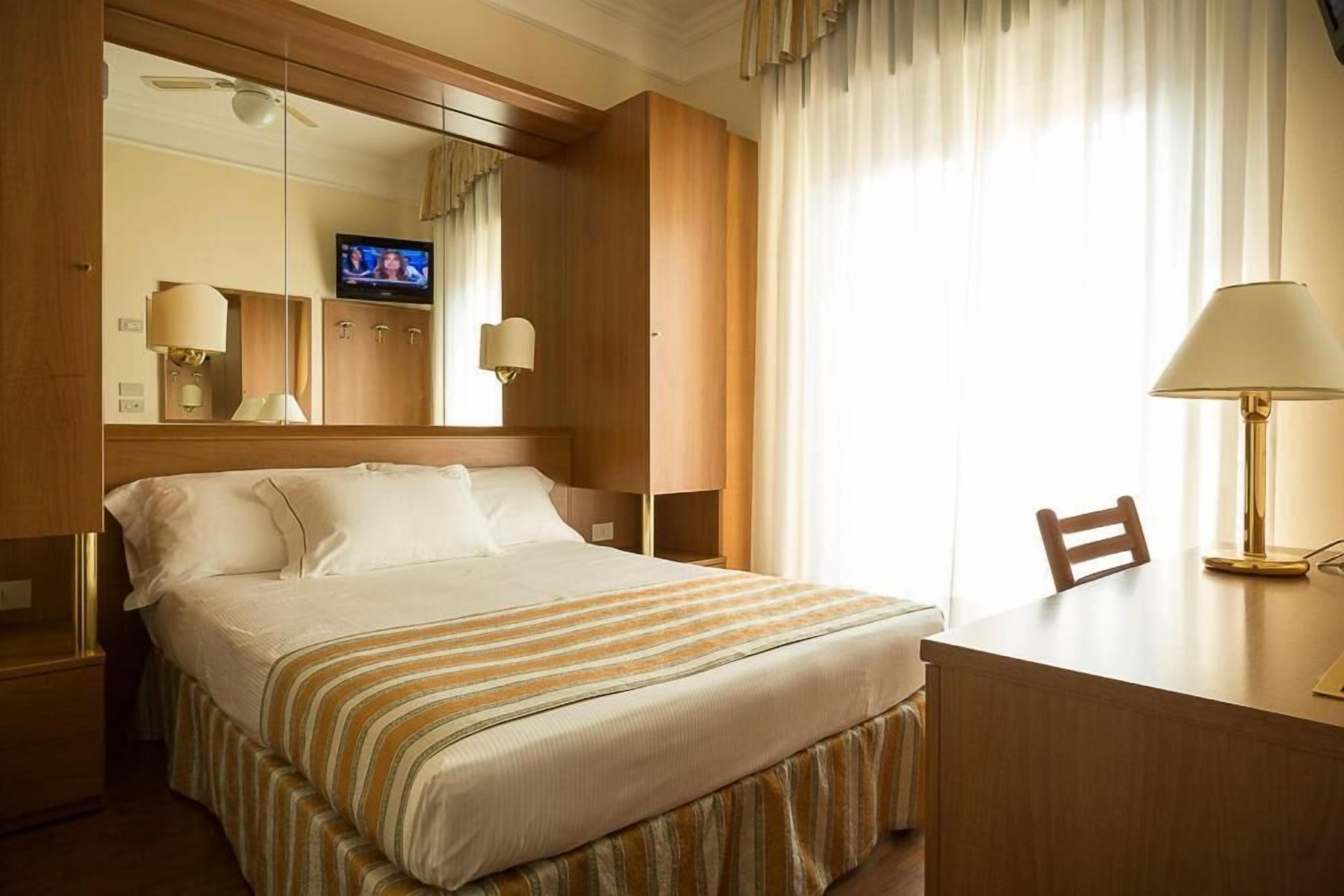 1 bedroom, in-room safe, desk, laptop workspace