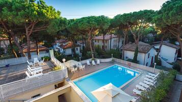 Seasonal outdoor pool, open 9:00 AM to 8 PM, pool loungers