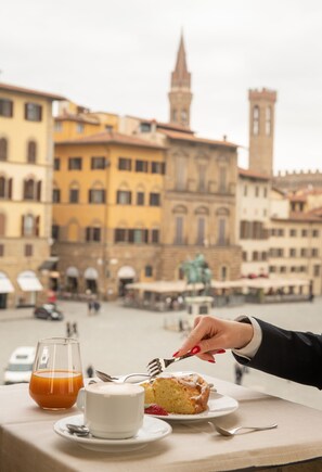 Daily cooked-to-order breakfast (EUR 30 per person) - Relais Uffizi, Tailor made Hotel (Florence)