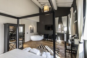 Suite studio exécutive | Minibar, coffre-fort, bureau, rideaux d’obscurcissement