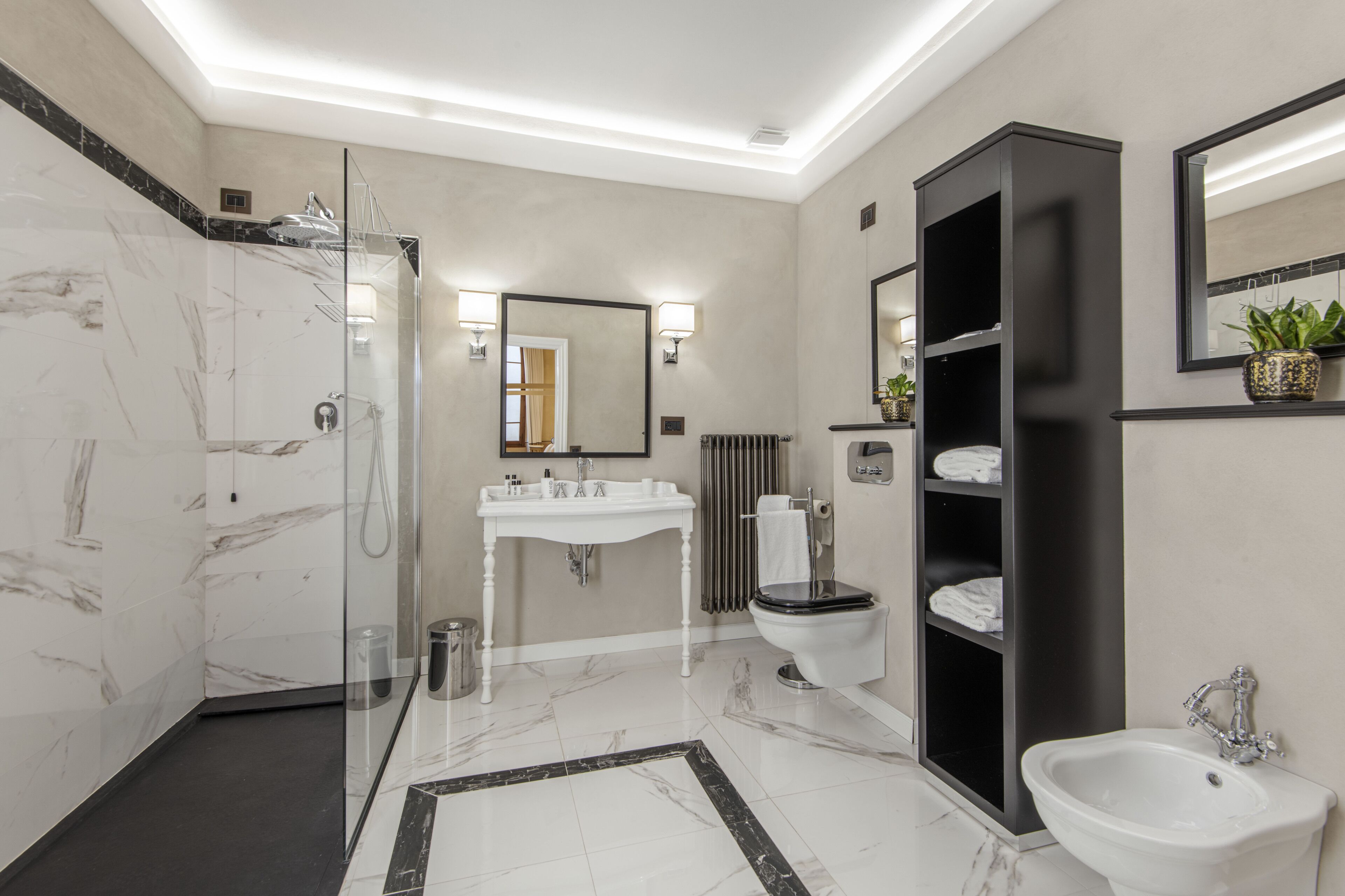 deluxe room | bathroom | free toiletries, hair dryer, bathrobes, slippers