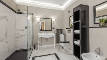 Deluxe Room | Bathroom