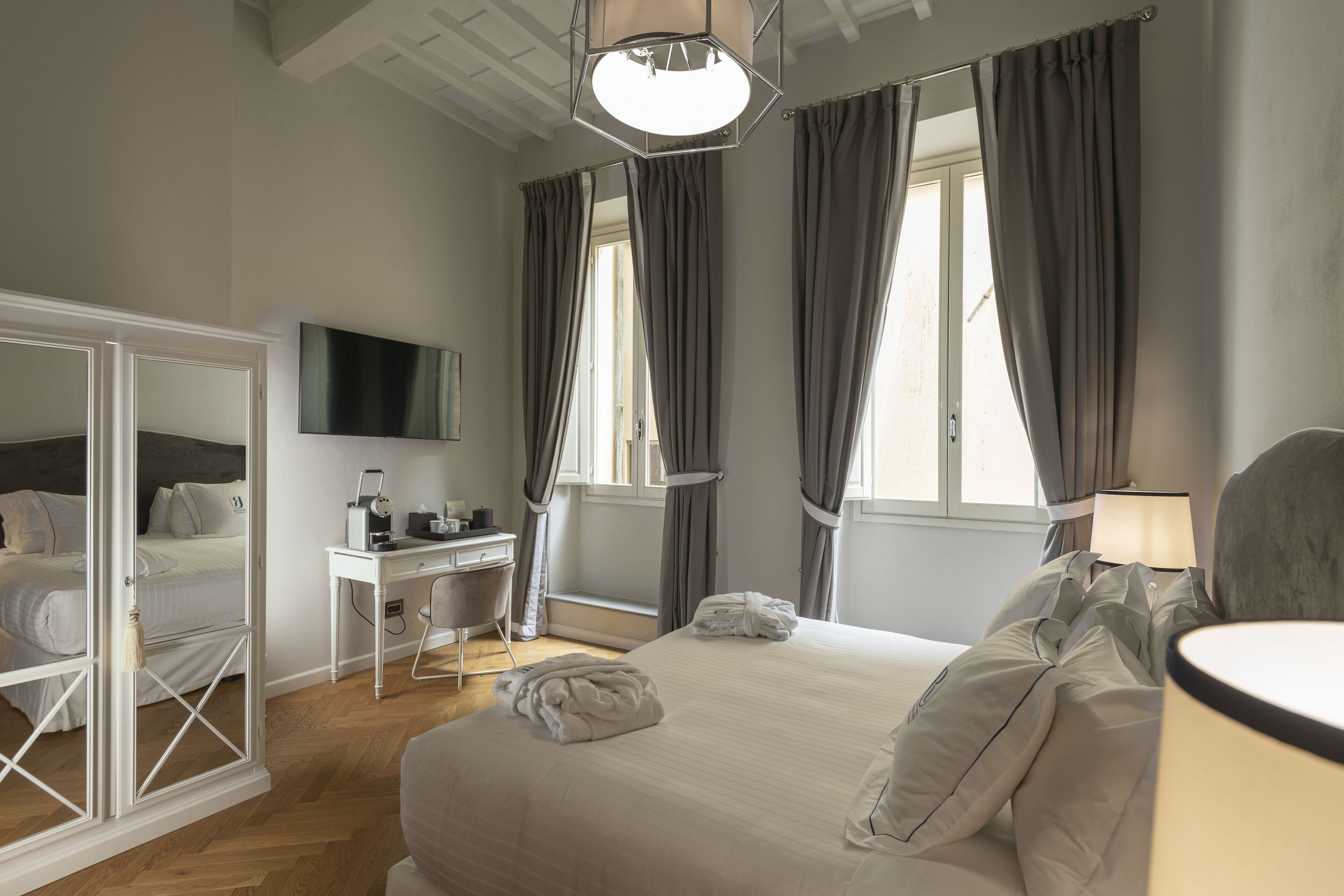 superior room | minibar, in-room safe, desk, blackout curtains