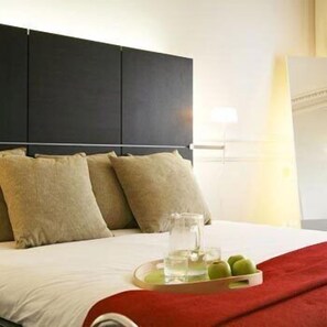 In-room safe, desk, iron/ironing board, free WiFi - The Sumner (London)