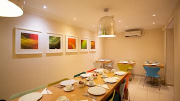 Desayuno inglés (GBP 15 por persona)