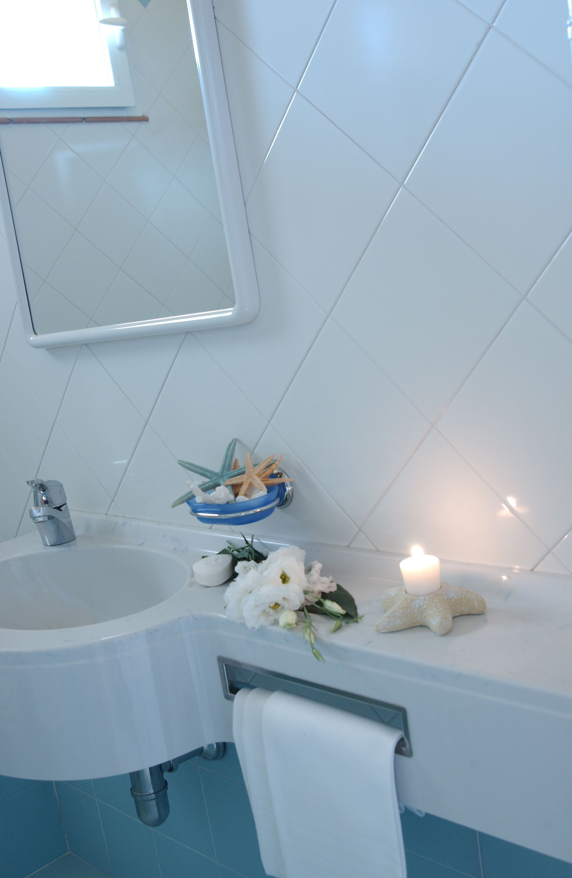 junior suite | bathroom | free toiletries, hair dryer, bidet, towels