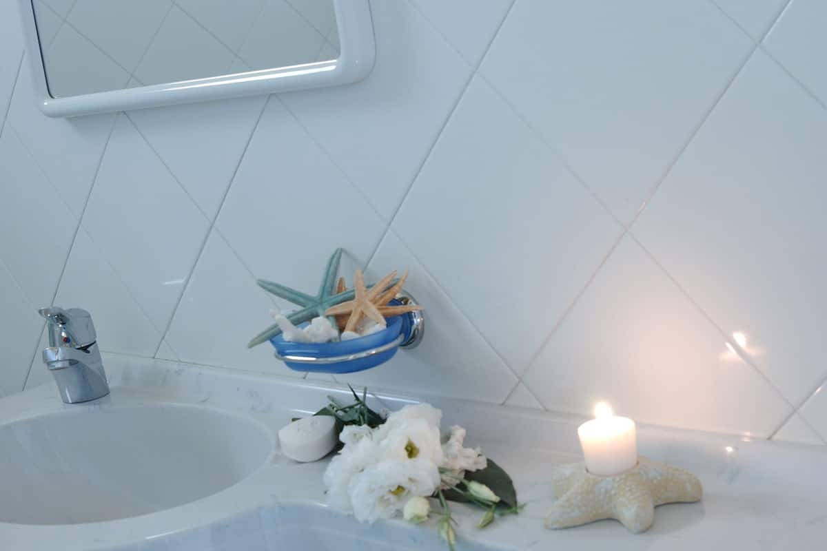junior suite | bathroom | free toiletries, hair dryer, bidet, towels