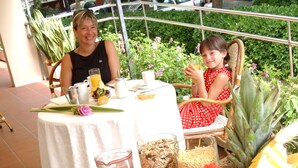 A breakfast buffet with various foods and drinks. - Hotel Sport & Residenza (Cesenatico)