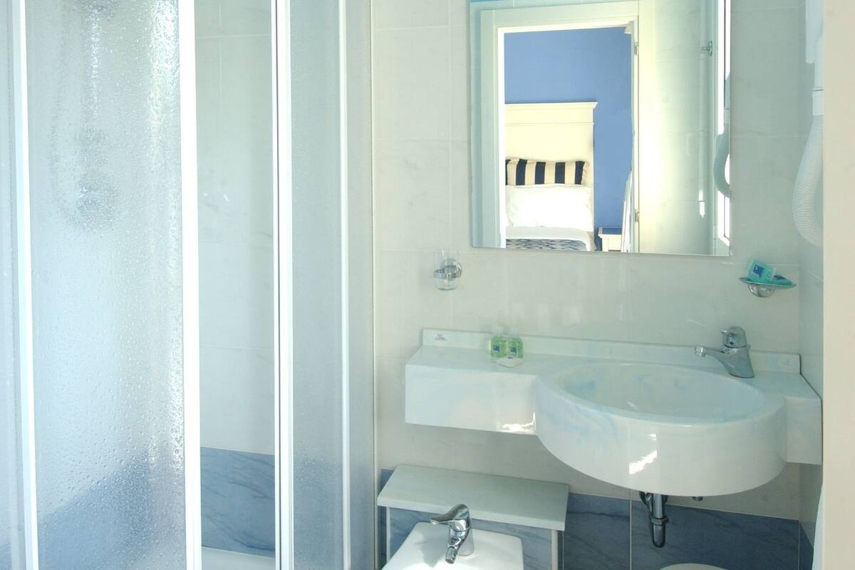double or twin room, balcony | bathroom | free toiletries, hair dryer, bidet, towels