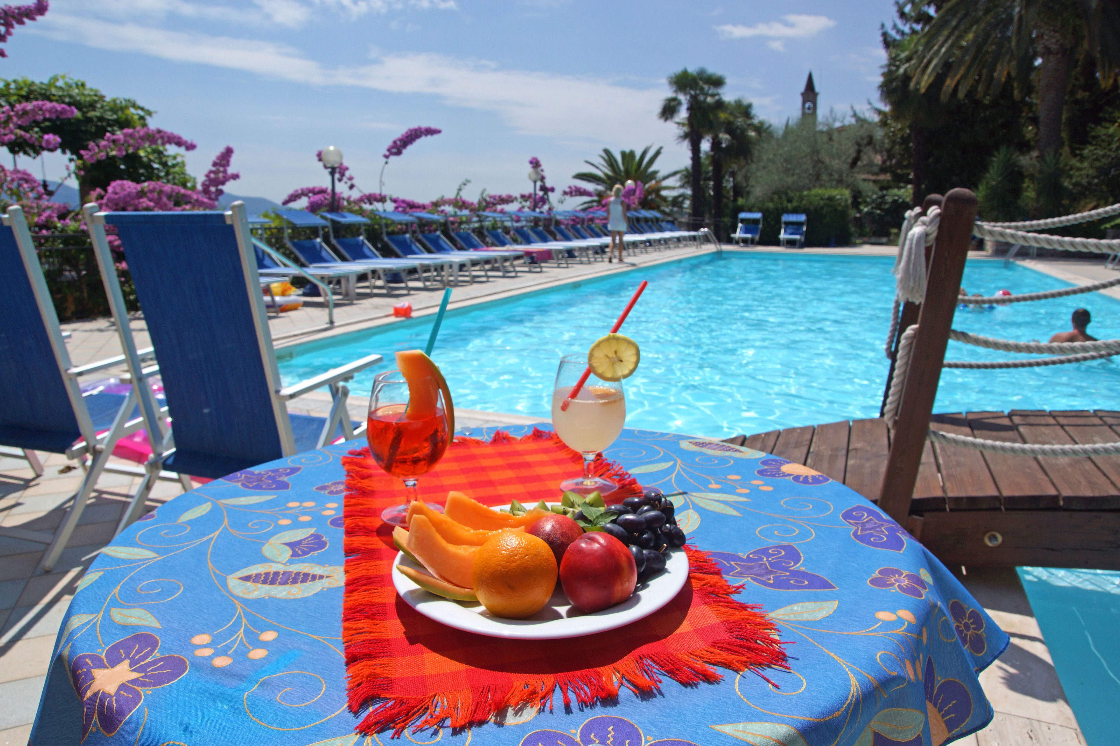 2 outdoor pools, open 7 am to 8 pm, pool loungers