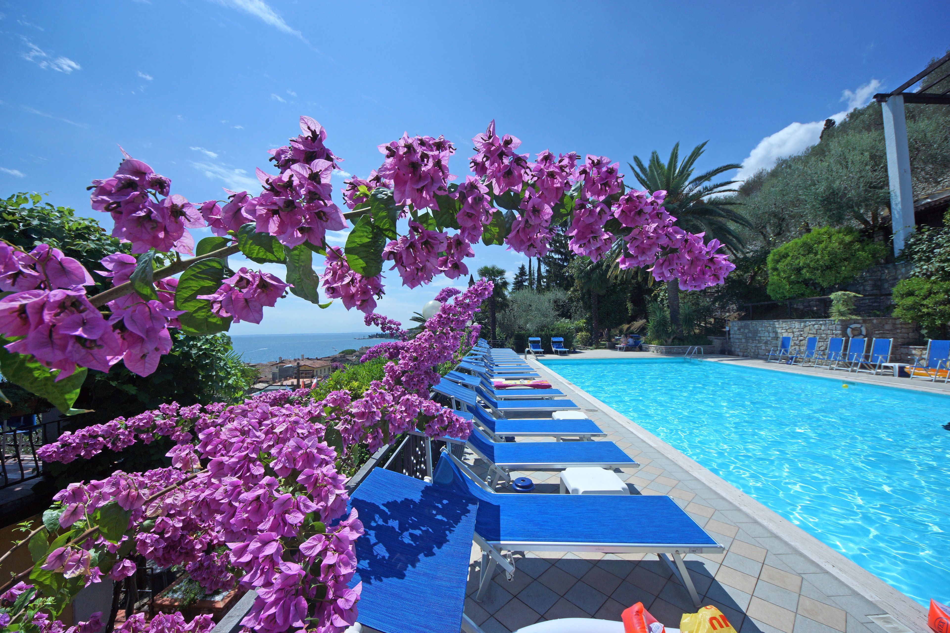 2 outdoor pools, open 7 am to 8 pm, pool loungers