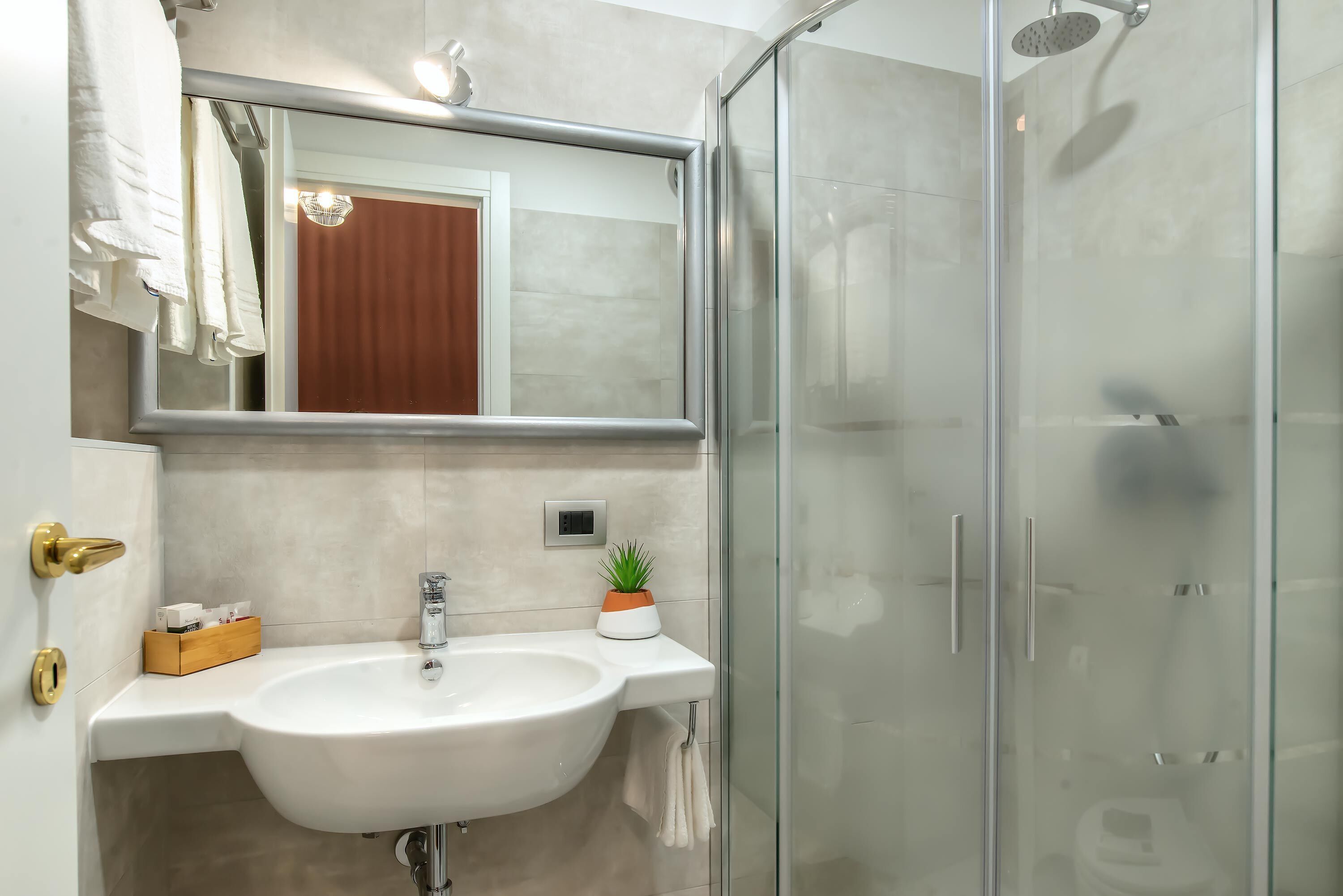 classic double or twin room | bathroom | shower, free toiletries, hair dryer, bidet