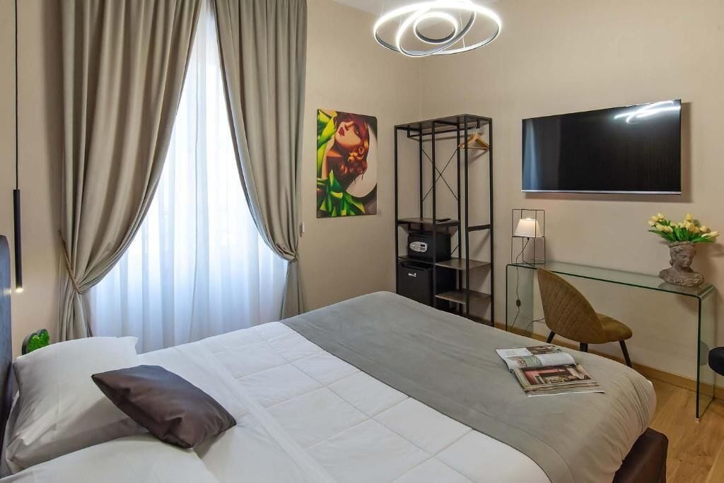 standard double room | 1 bedroom, in-room safe, individually furnished, desk