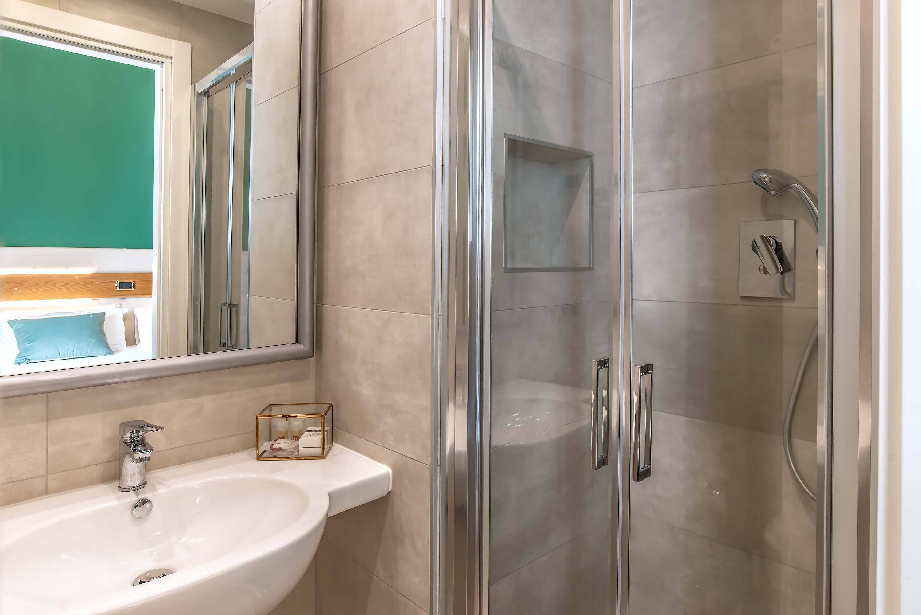 shower, free toiletries, hair dryer, bidet