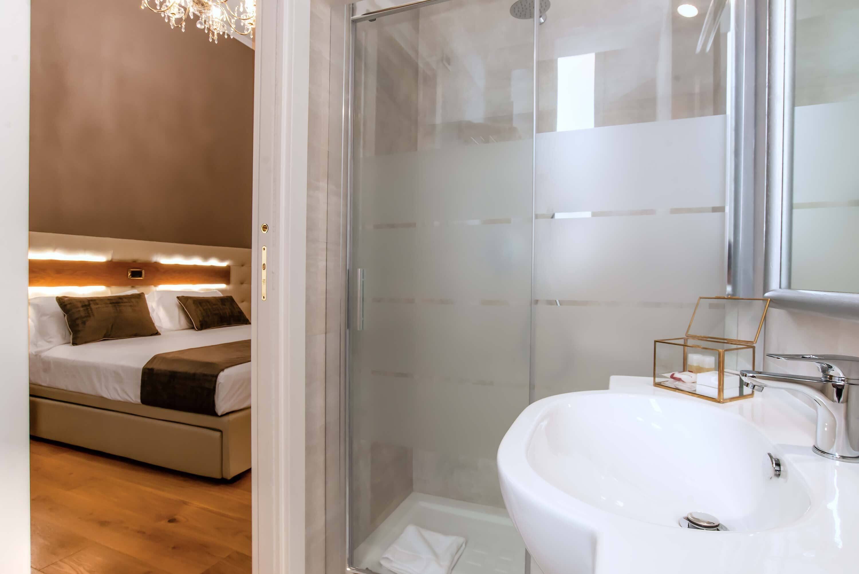 classic triple room | bathroom | shower, free toiletries, hair dryer, bidet