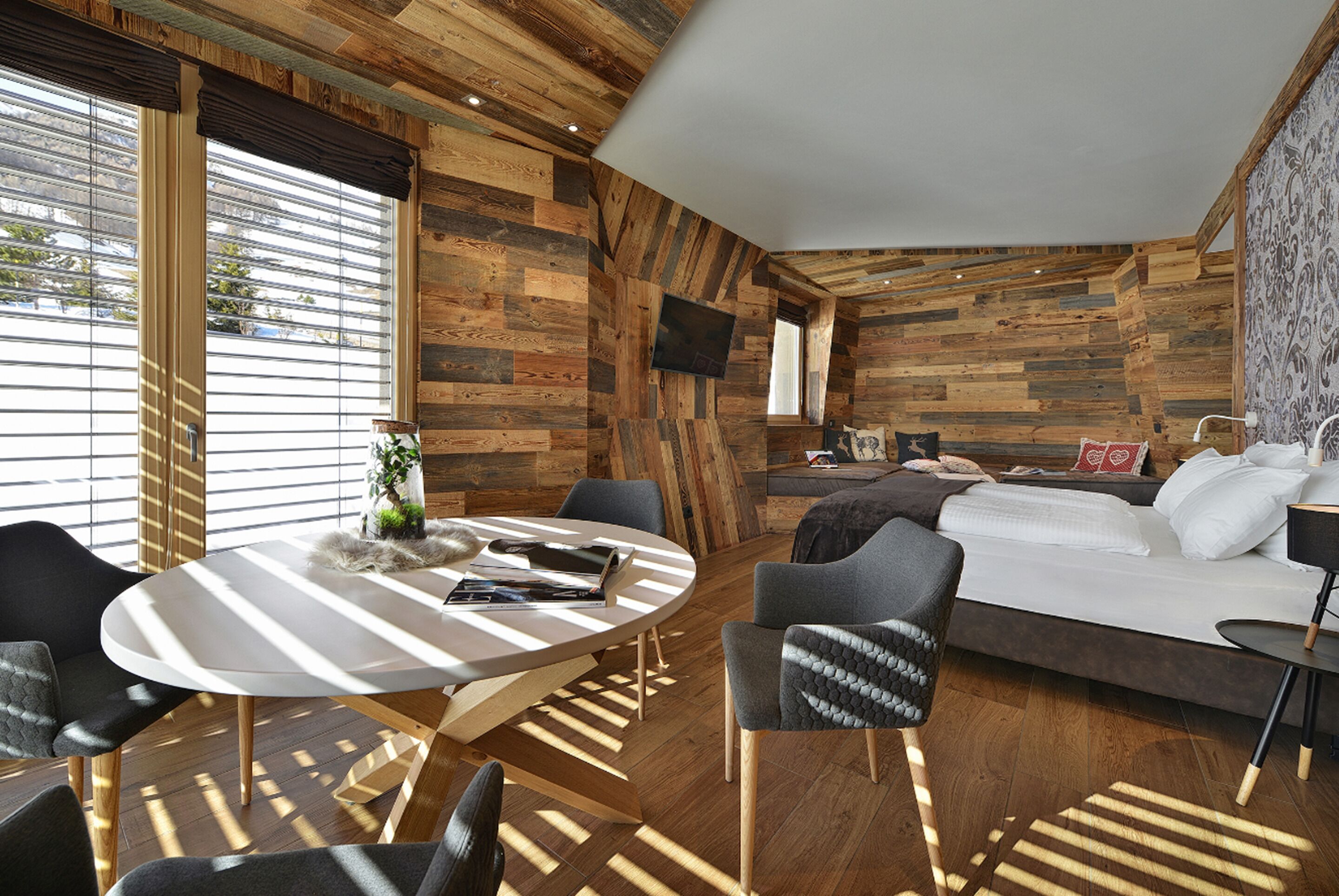 suite, annex building | 2 bedrooms, premium bedding, down duvets, in-room safe