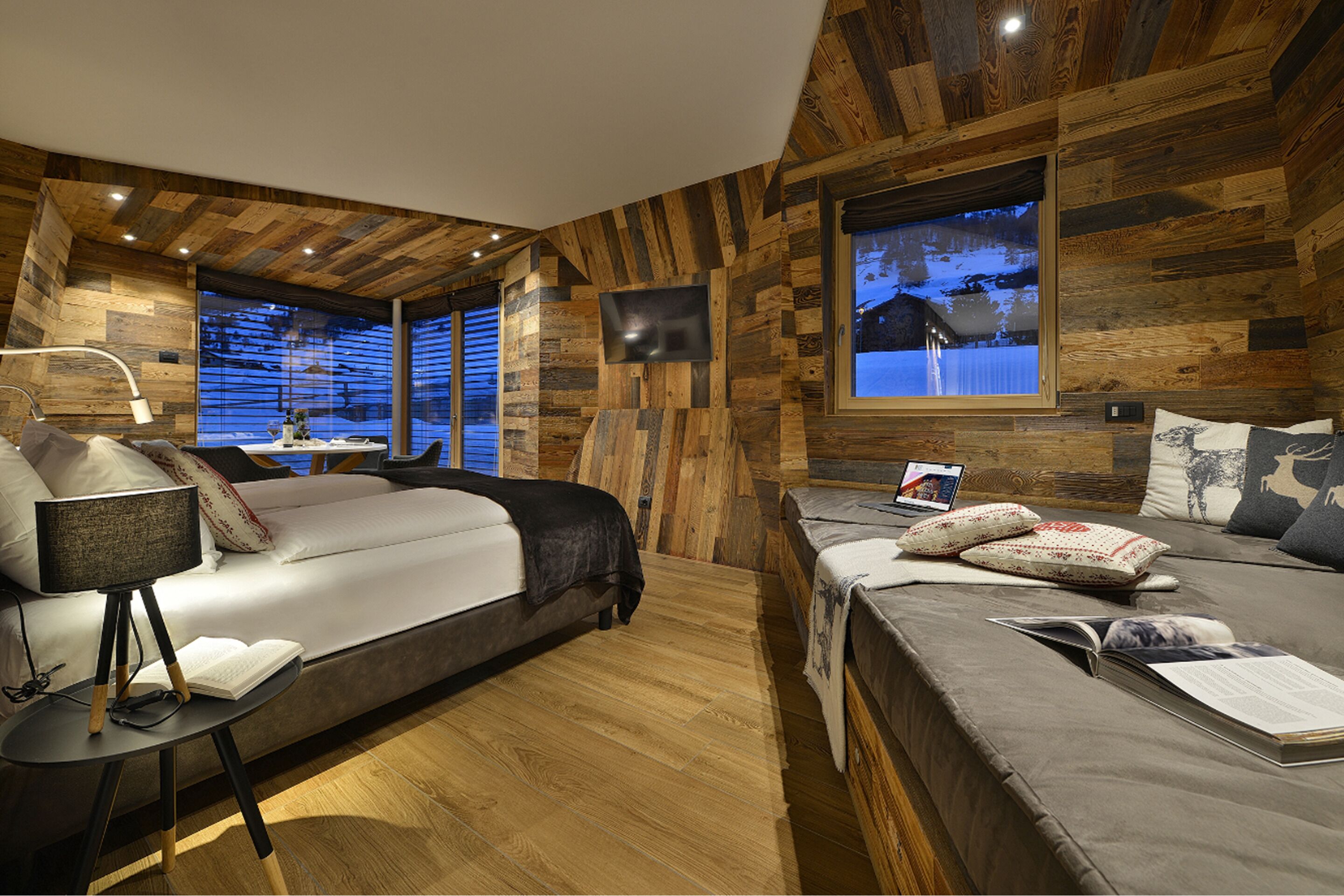 suite, annex building | 2 bedrooms, premium bedding, down duvets, in-room safe