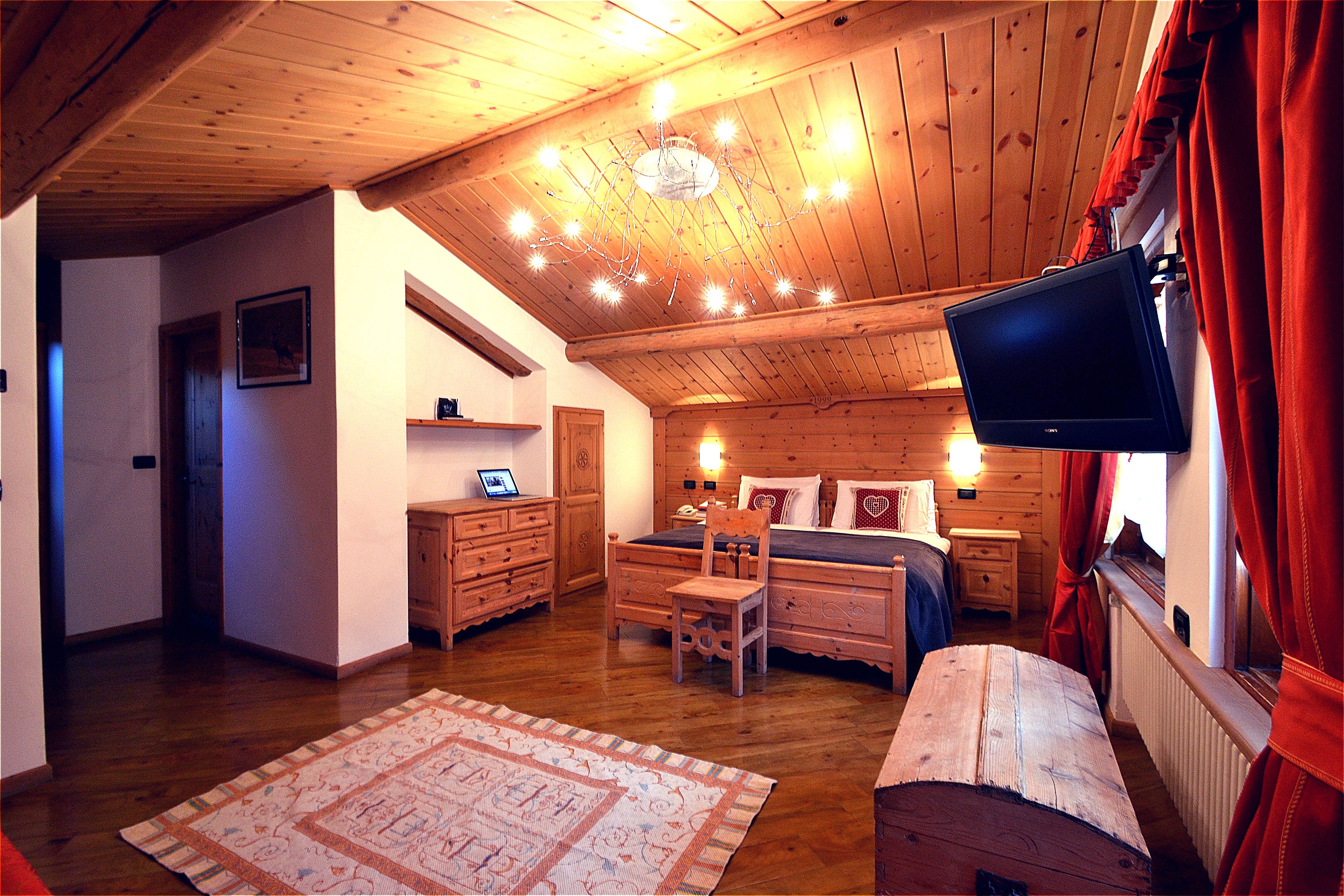 suite | 2 bedrooms, premium bedding, down duvets, in-room safe