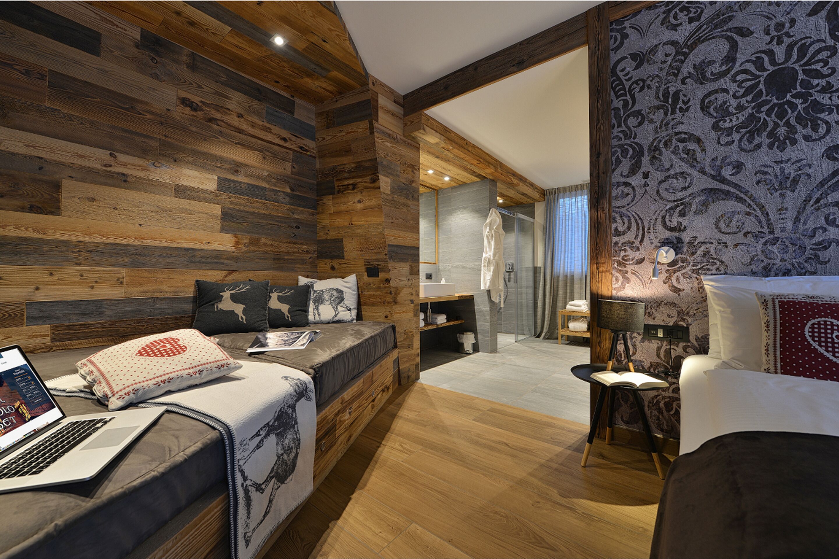 suite, annex building | 2 bedrooms, premium bedding, down duvets, in-room safe