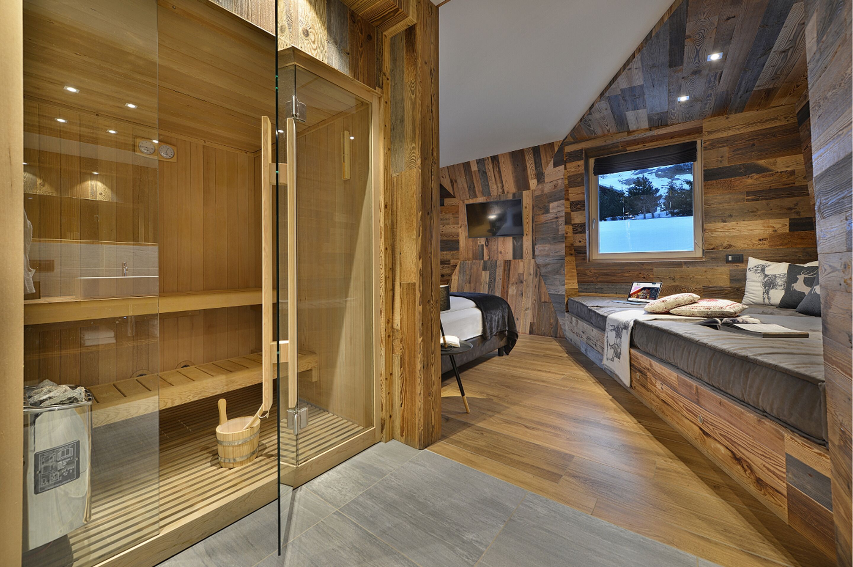 suite, annex building | bathroom | shower, free toiletries, hair dryer, towels