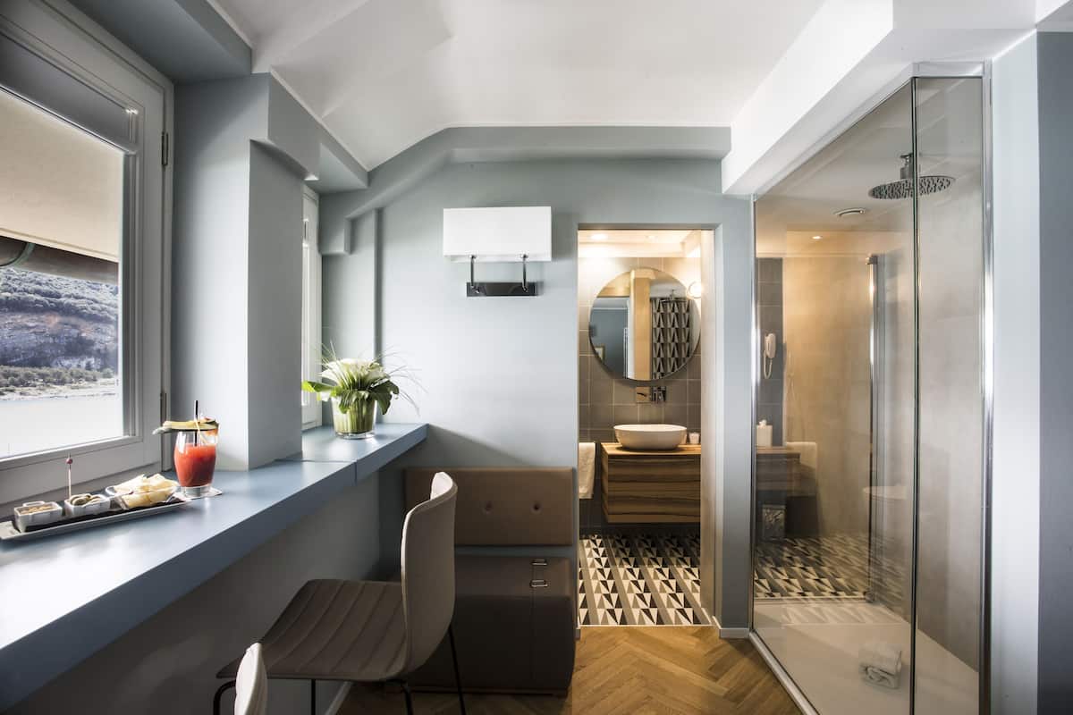 panoramic suite, sea view (suite poeti) | 1 bedroom, premium bedding, down duvets, minibar