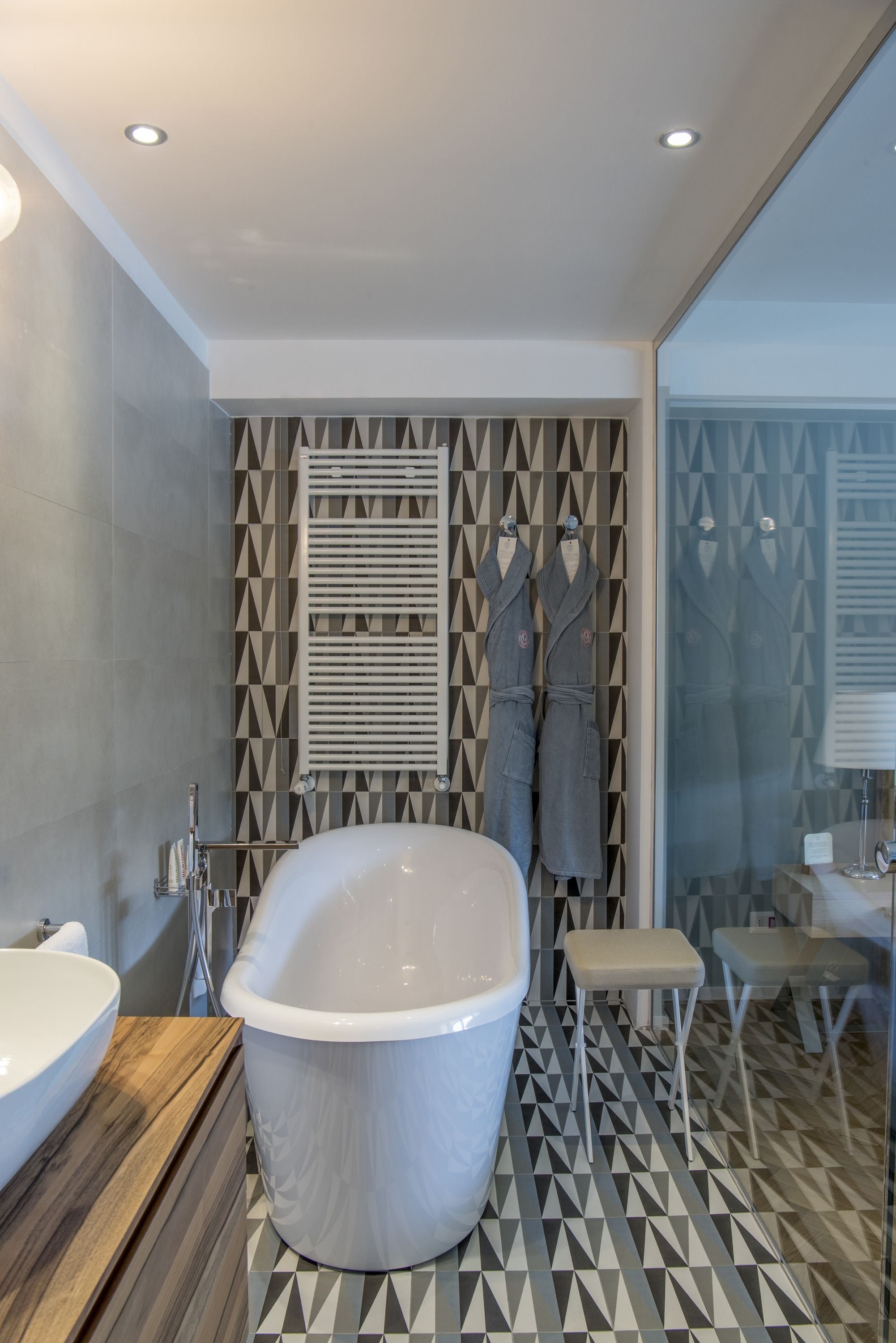 panoramic suite, sea view (suite poeti) | bathroom | free toiletries, hair dryer, bathrobes, slippers