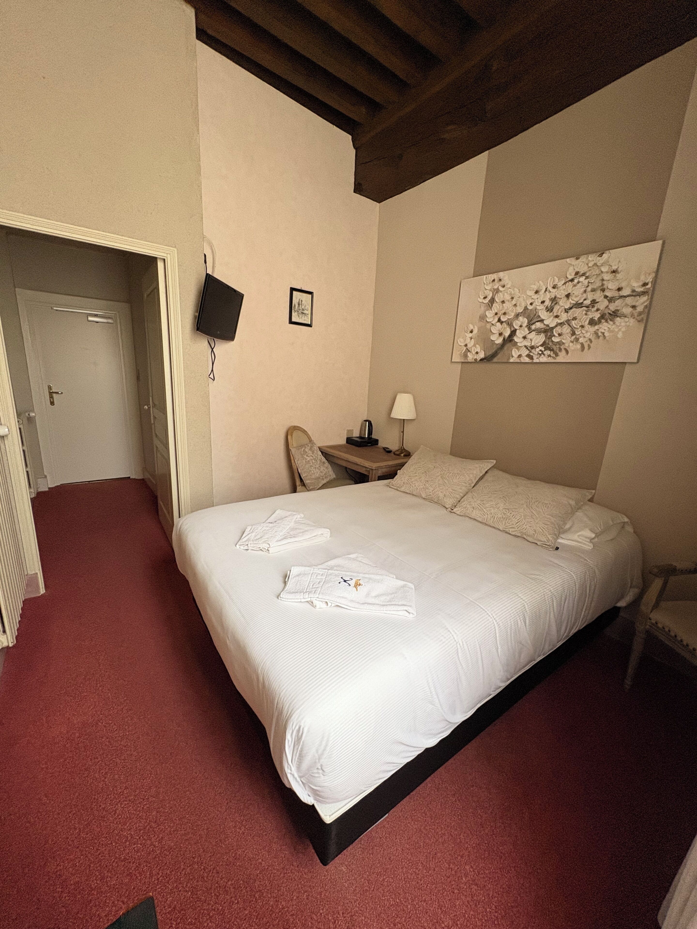 Habitación estándar, 1 cama doble | Caja fuerte, wifi gratis, ropa de cama