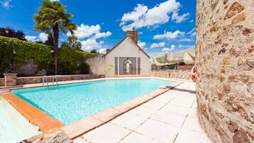 Outdoor pool, open 10:00 AM to 8:00 PM, pool umbrellas, sun loungers