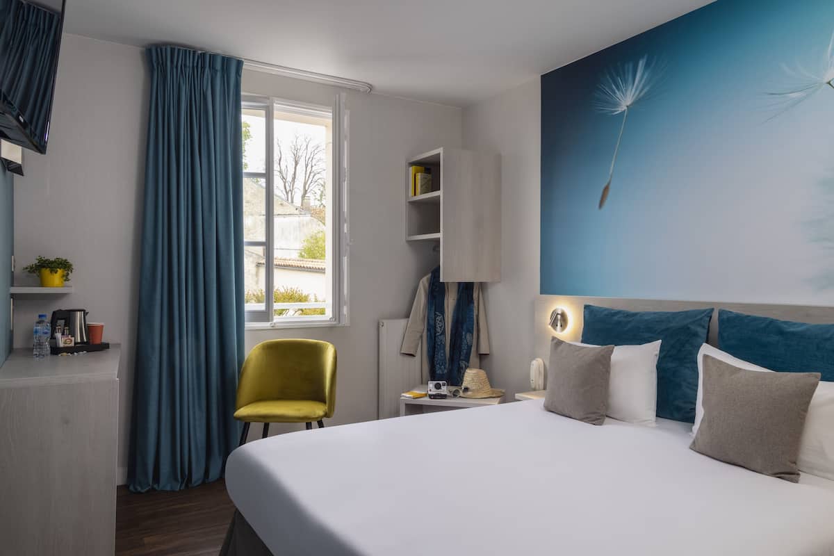 comfort single room | desk, soundproofing, iron/ironing board, free wifi