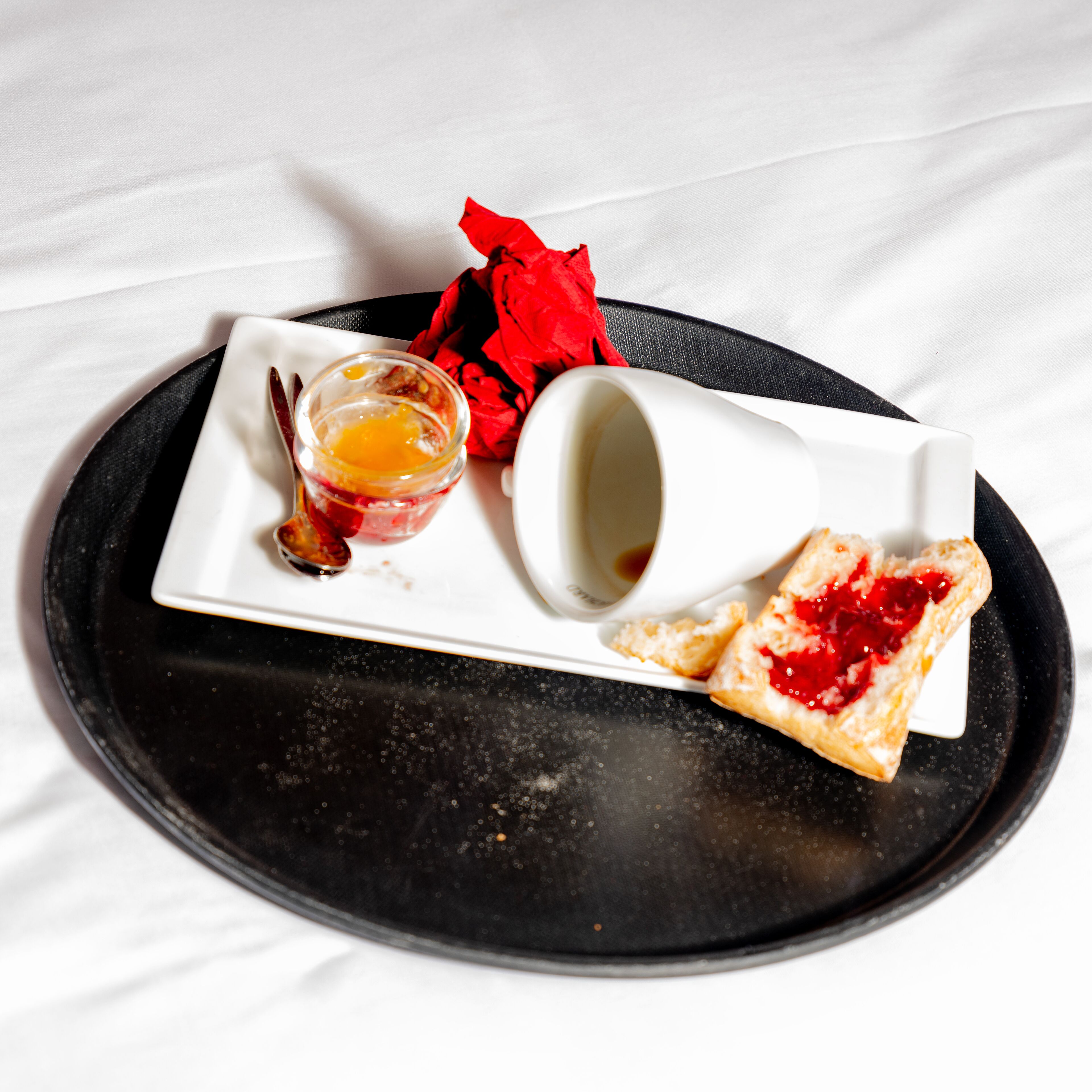 superior single room | in-room dining