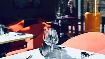 Lunch and dinner served, French cuisine