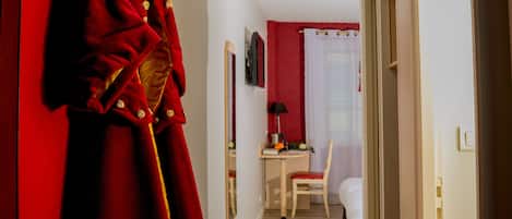 Desk, soundproofing, iron/ironing board, free WiFi