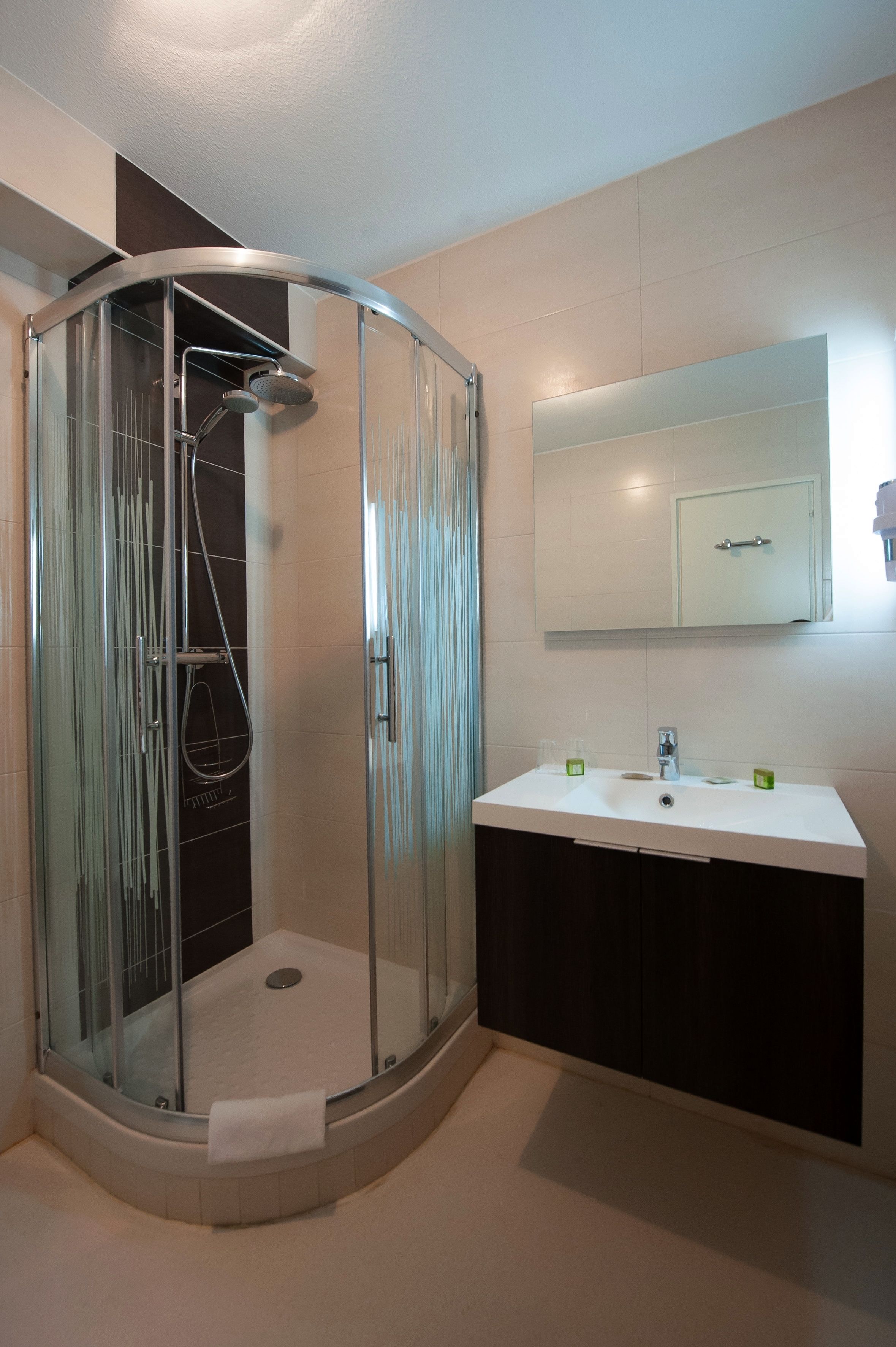 triple room, balcony | bathroom | shower, rainfall showerhead, free toiletries, hair dryer
