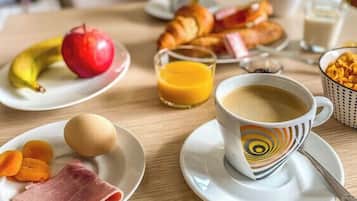 Petit déjeuner buffet servi tous les jours en supplément