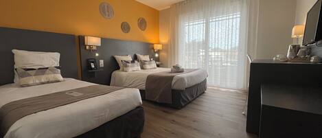 Triple Room, Balcony | Premium bedding, individually decorated, individually furnished, desk